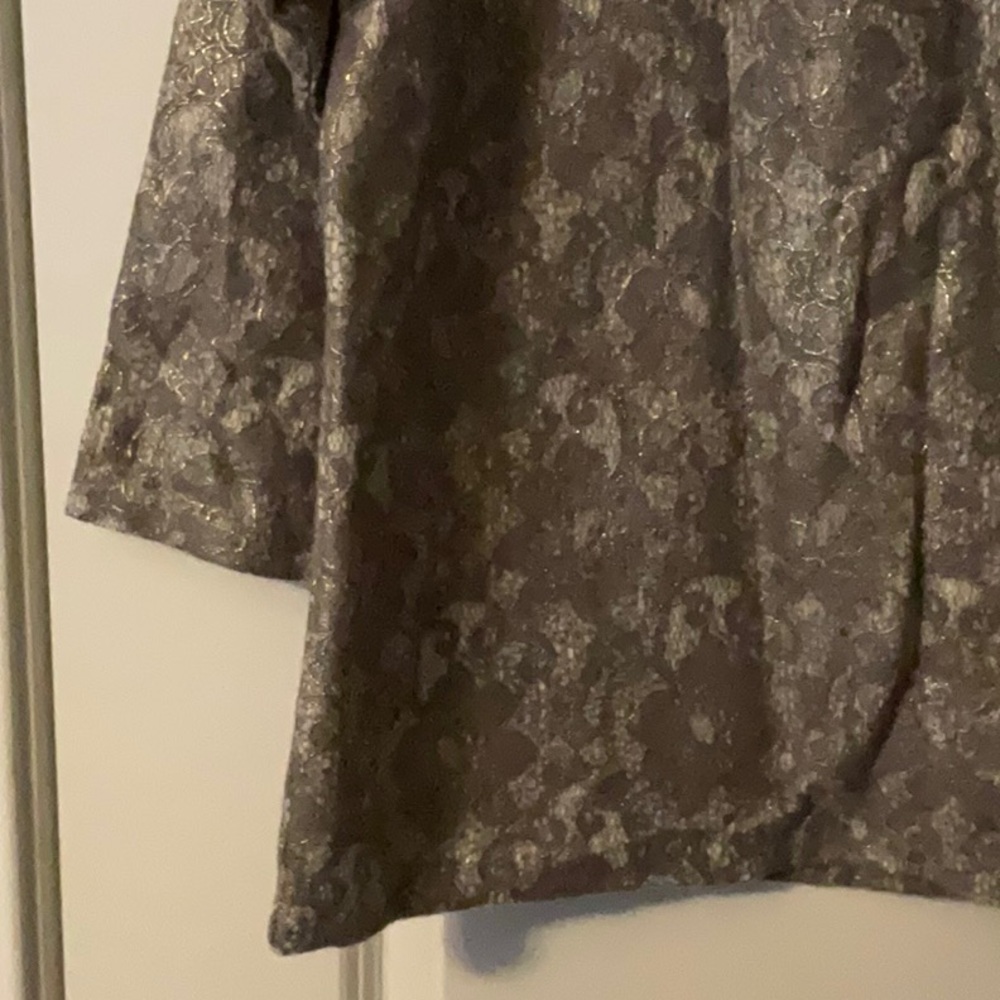Banana Republic Silver Floral Bonded Lace Blouse, Size XL, NWT - Picture 4 of 4